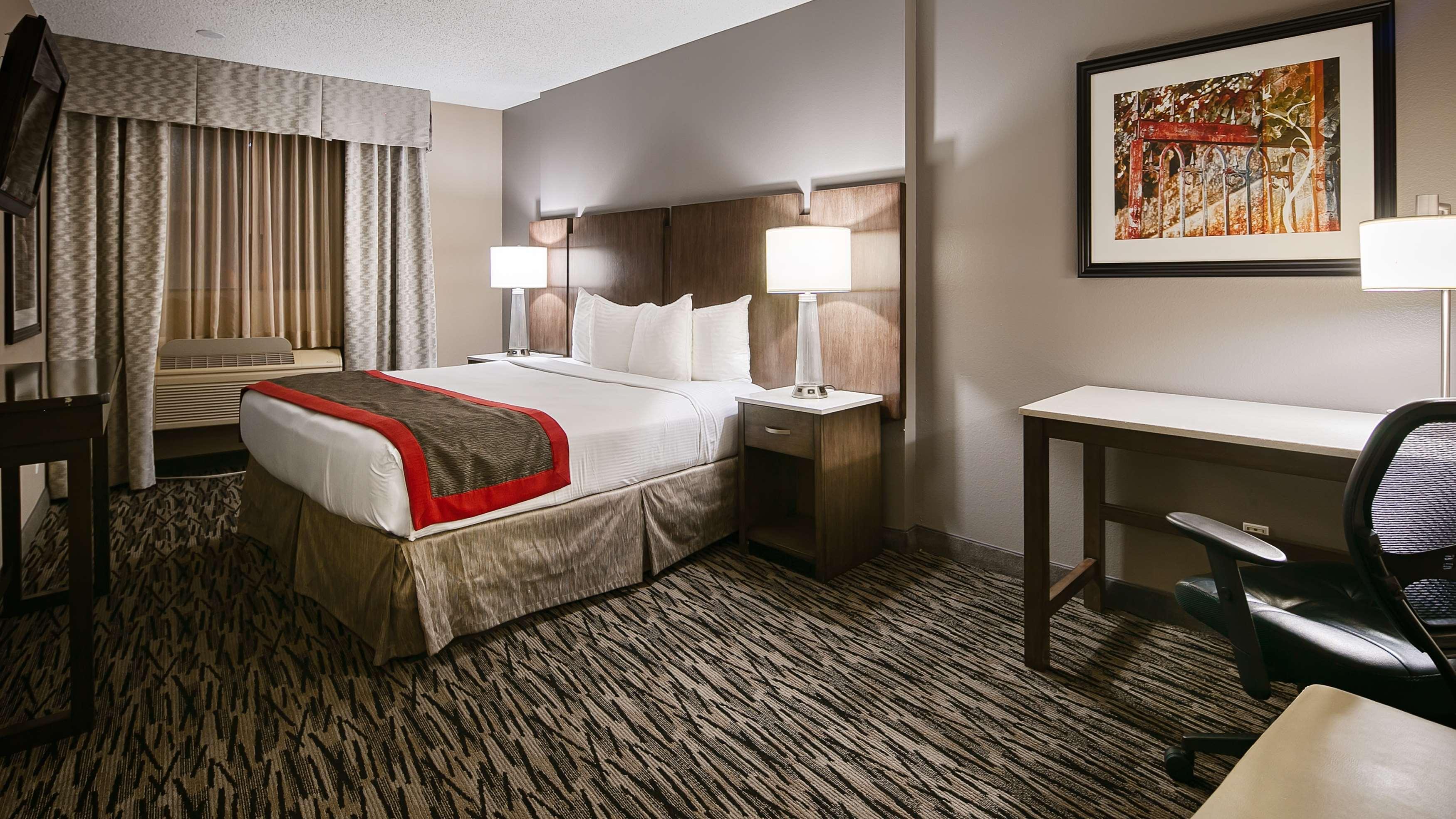 Western Alamitos & Hotel Los Alamitos