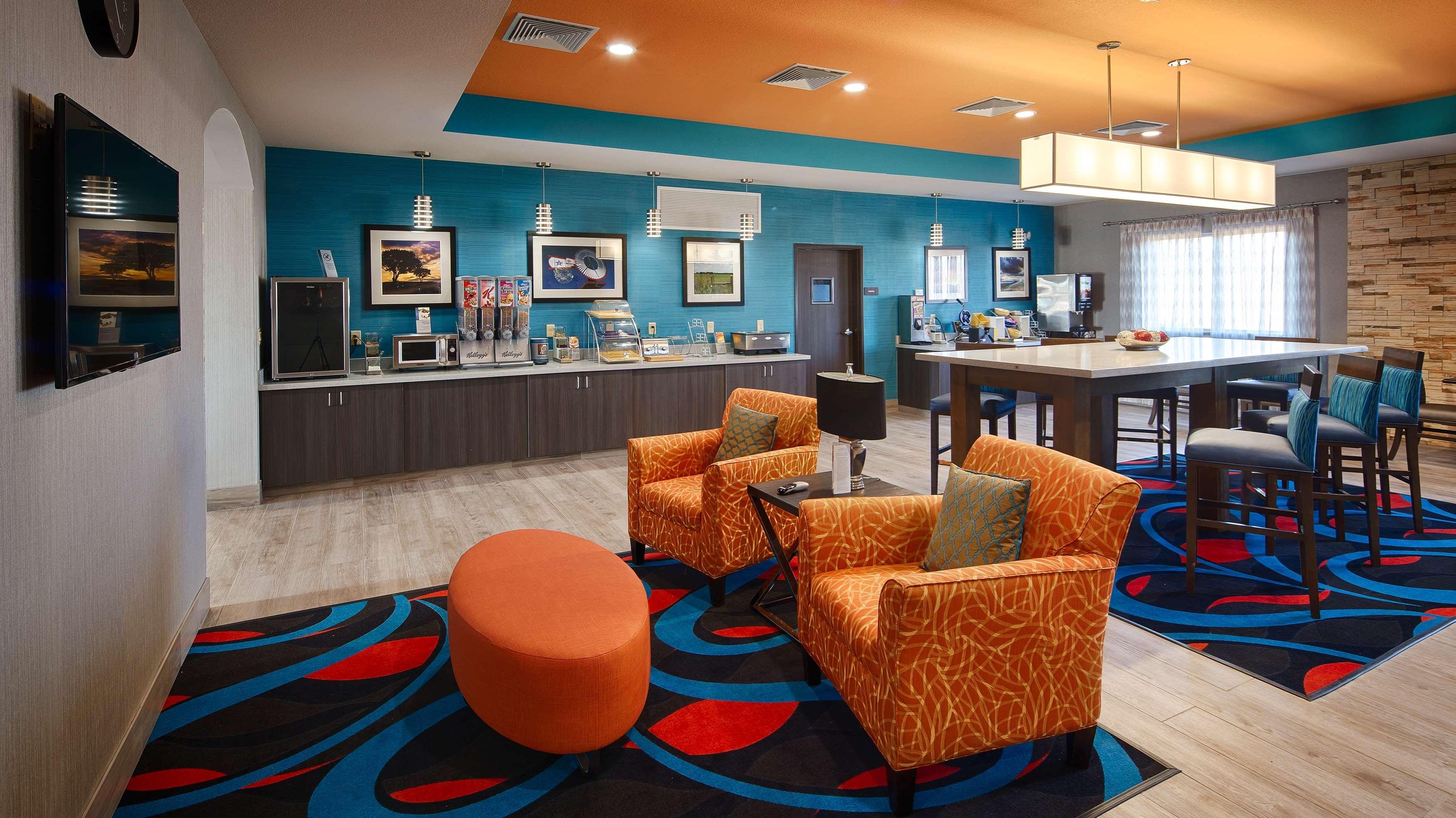 Western Alamitos & Hotel 3*
