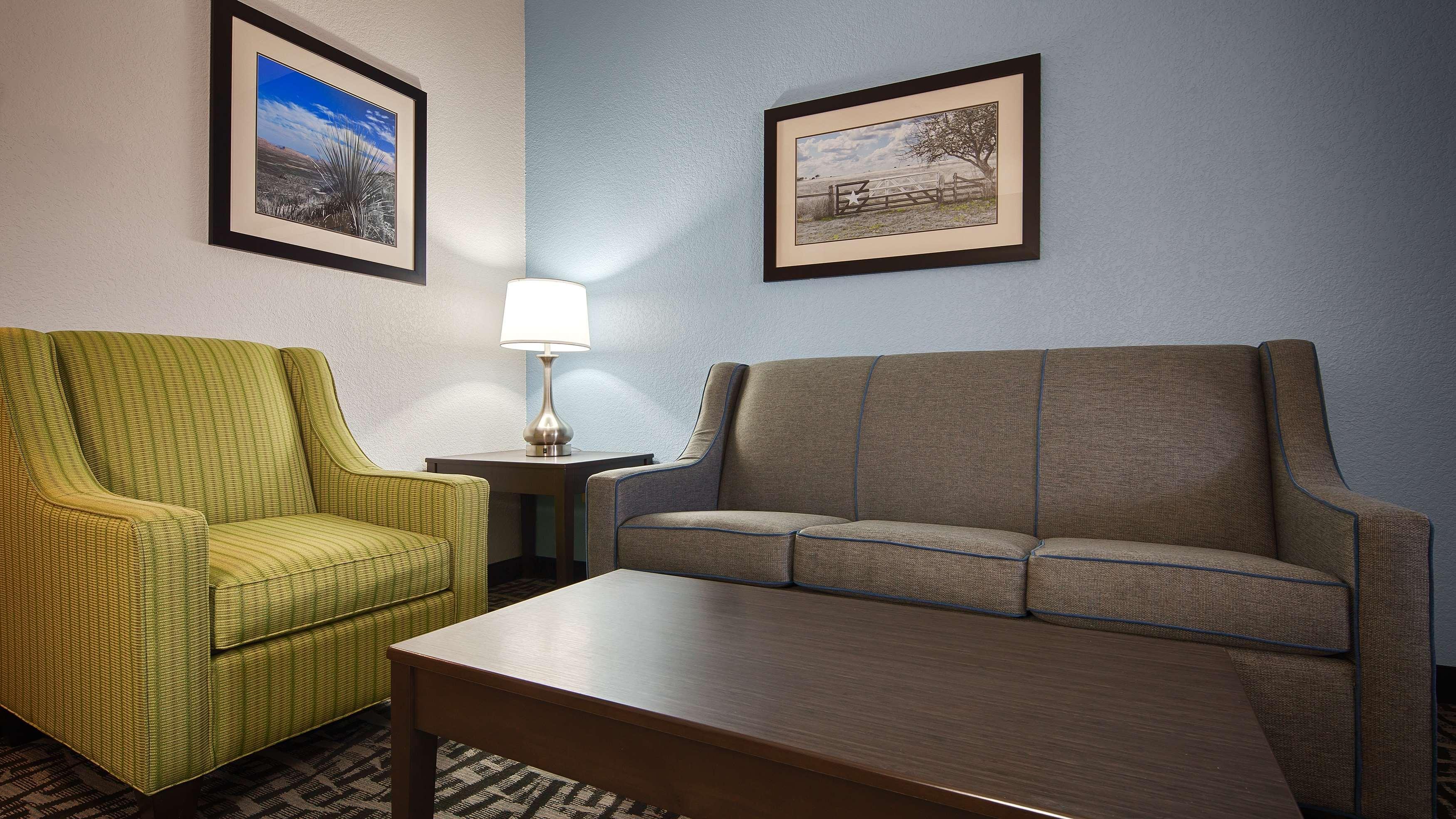 Western Alamitos & Hotel 3*