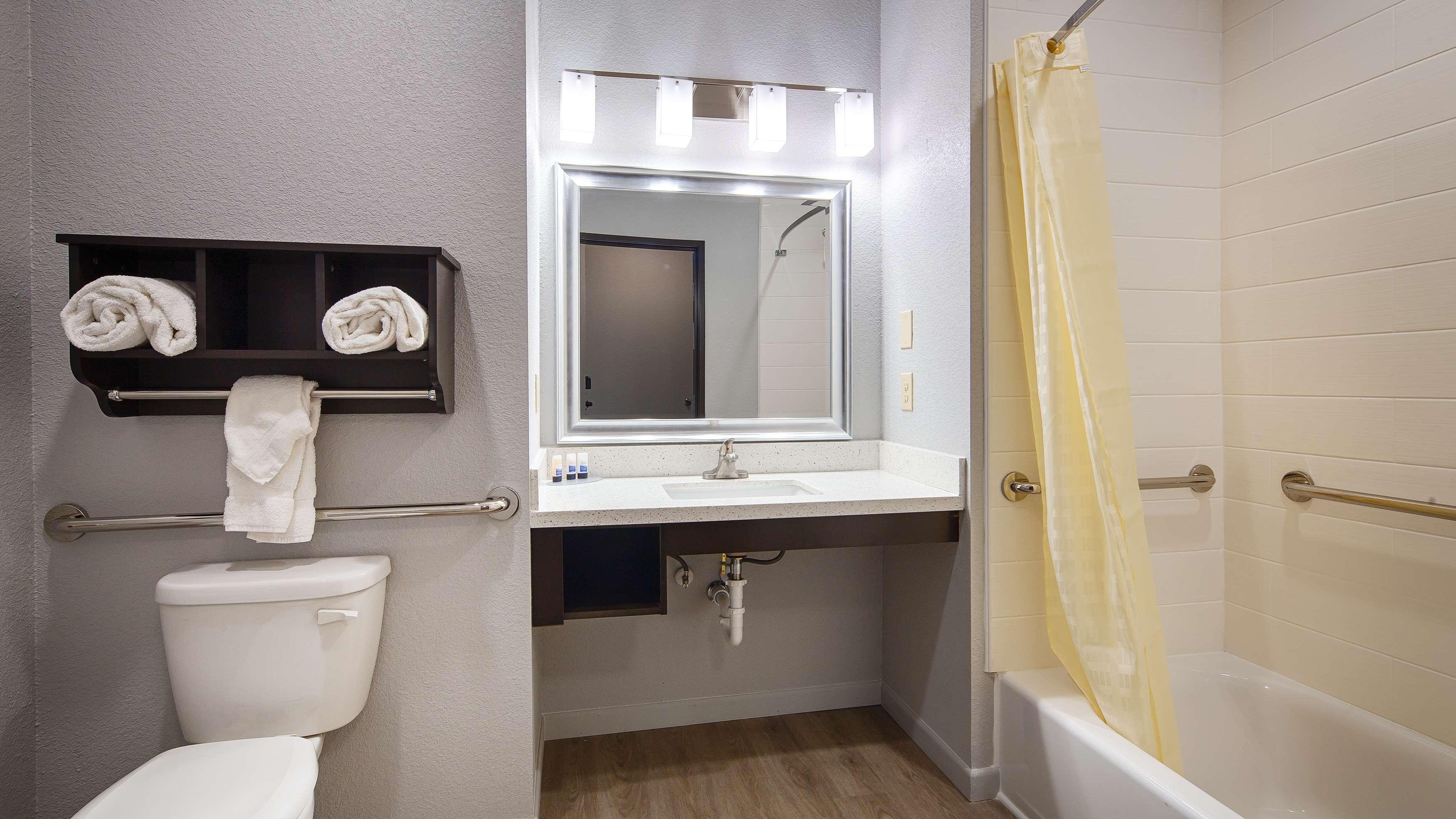 Western Alamitos Inn&suites Hotel 3*
