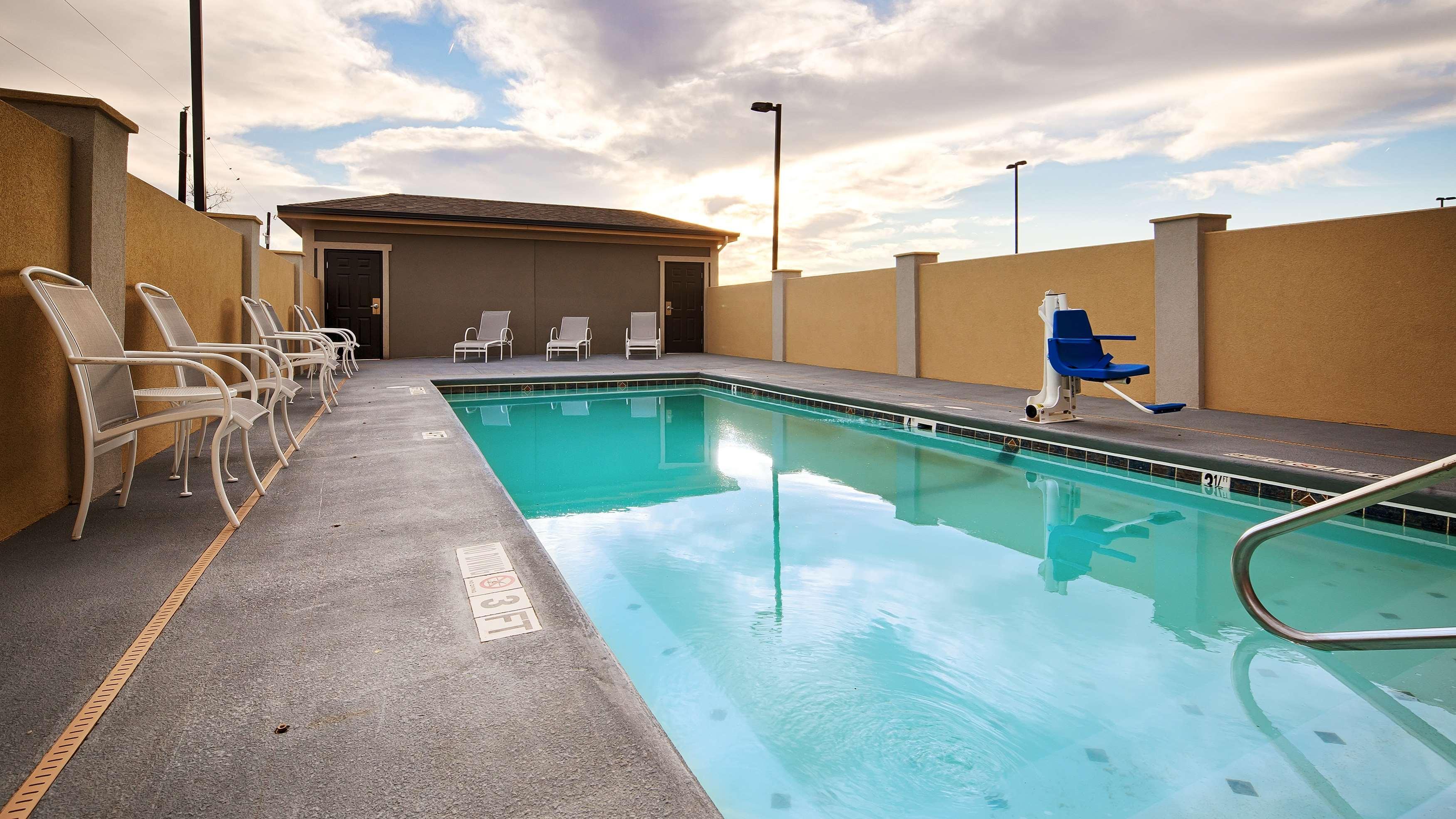 Western Alamitos & Hotel