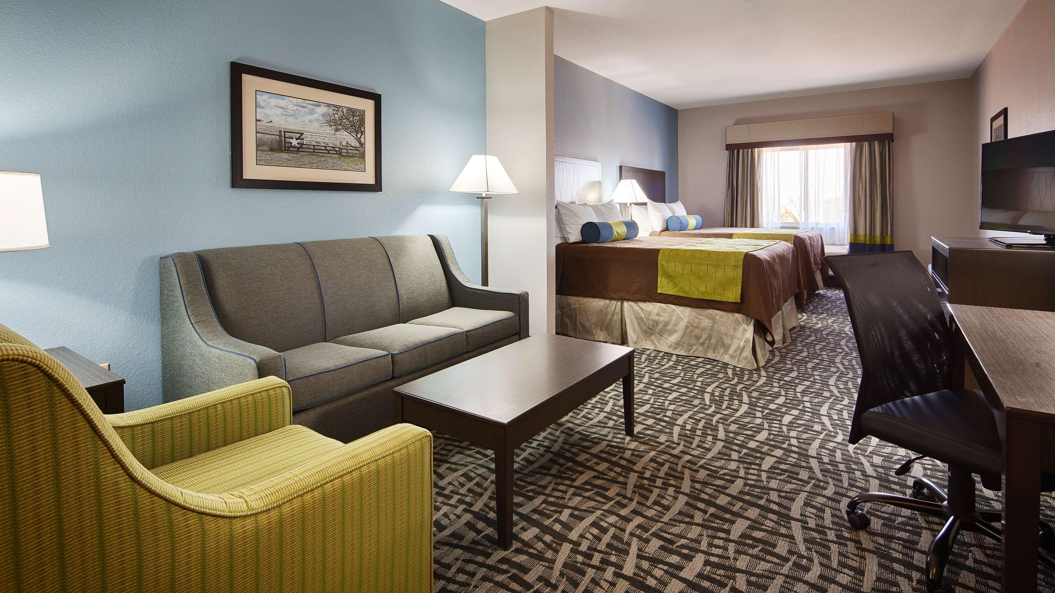 Western Alamitos & Hotel 3*