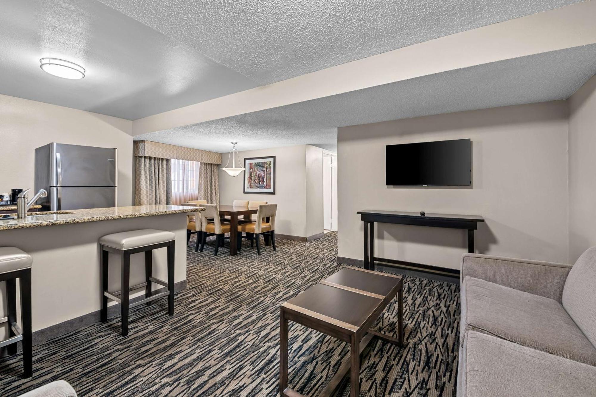 Western Alamitos & Hotel Los Alamitos