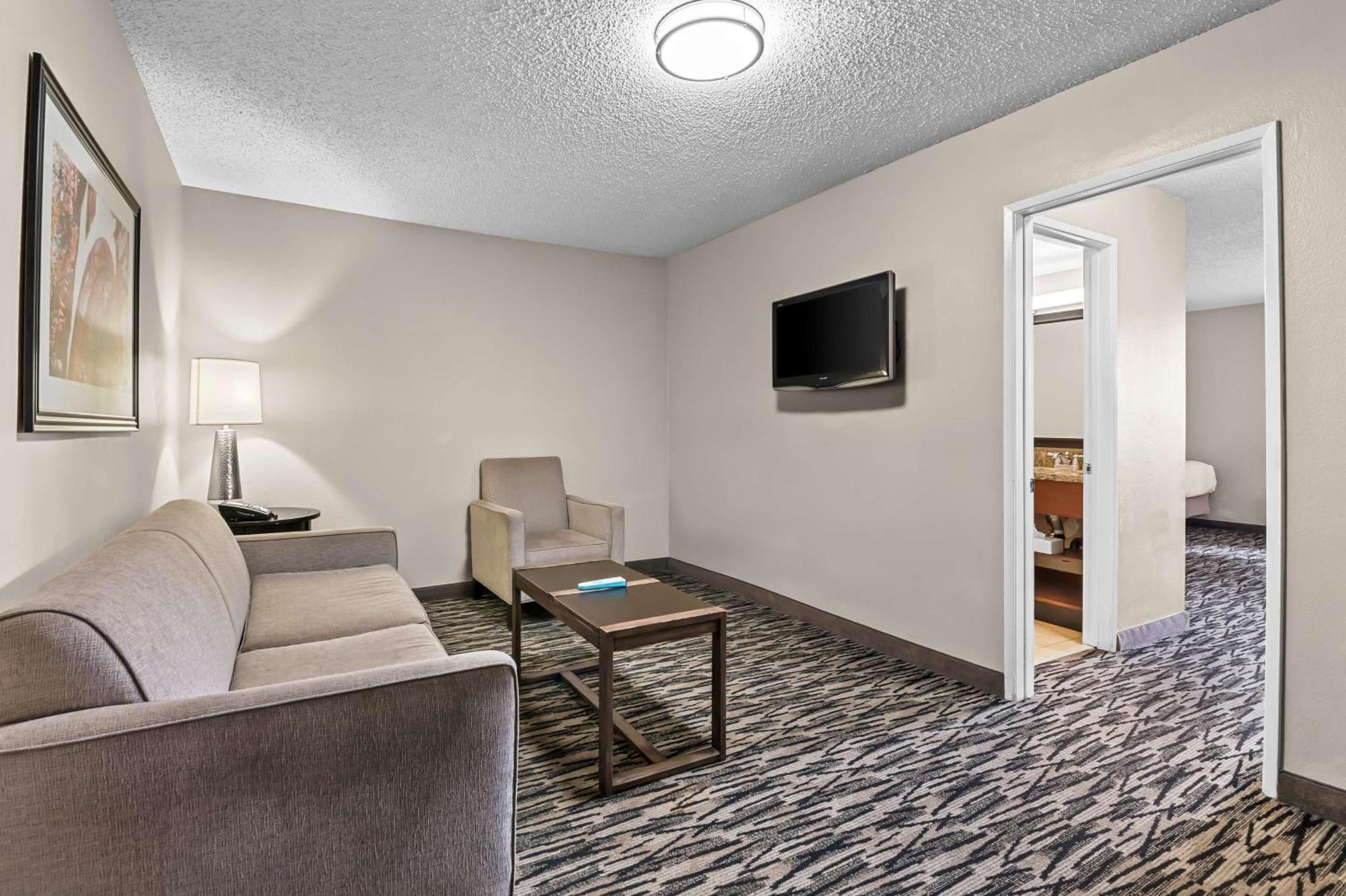Western Alamitos Inn&suites 3*