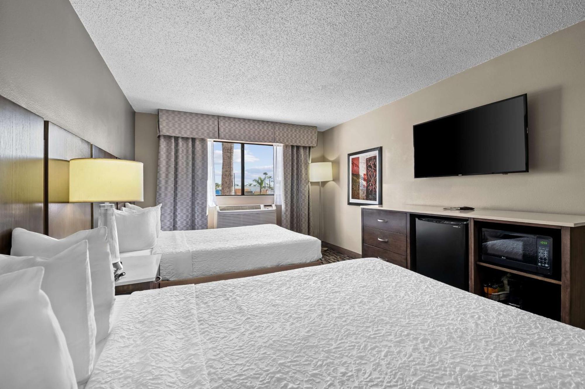 Western Alamitos & Hotel