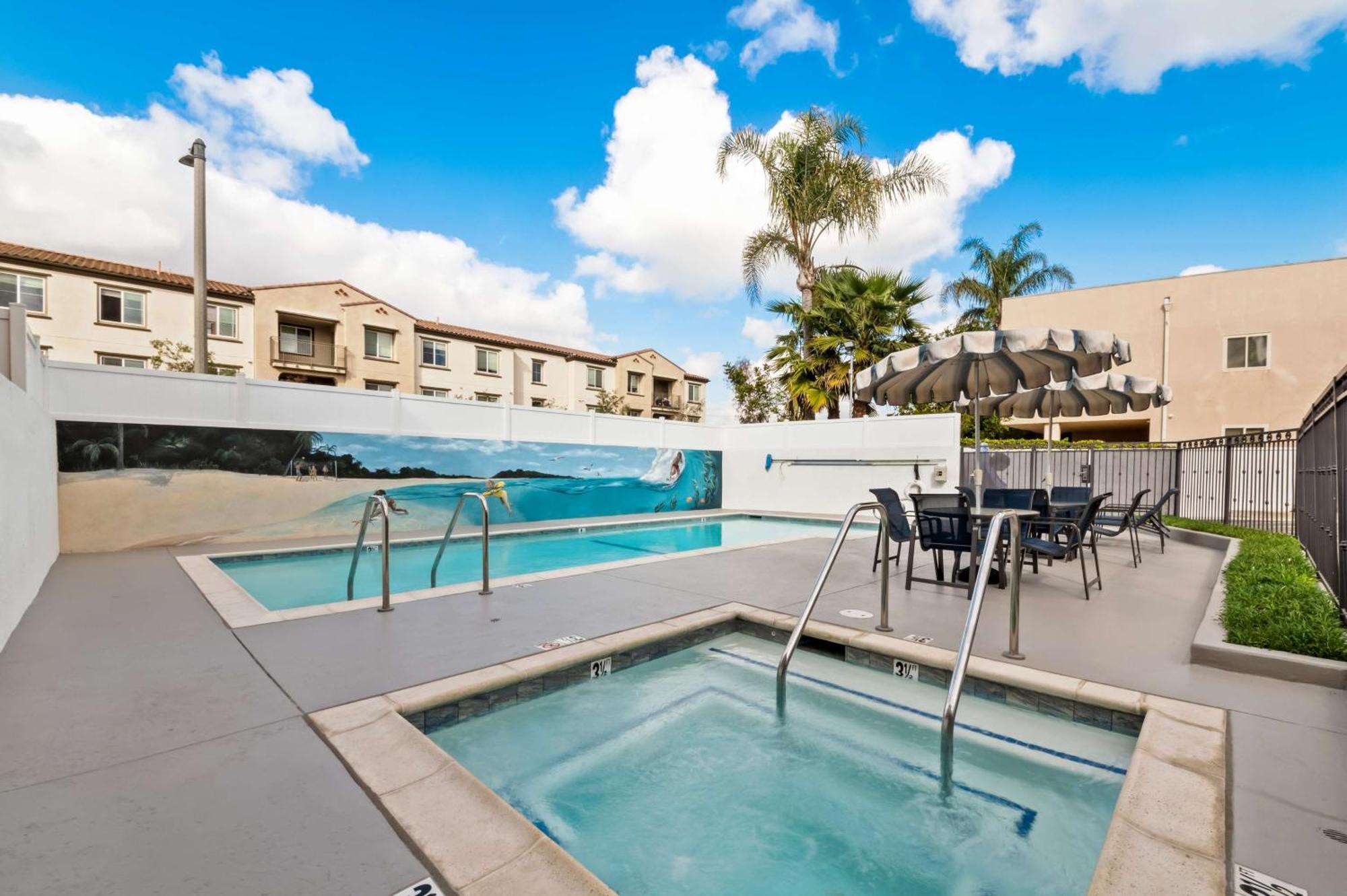 Western Alamitos & Hotel Los Alamitos