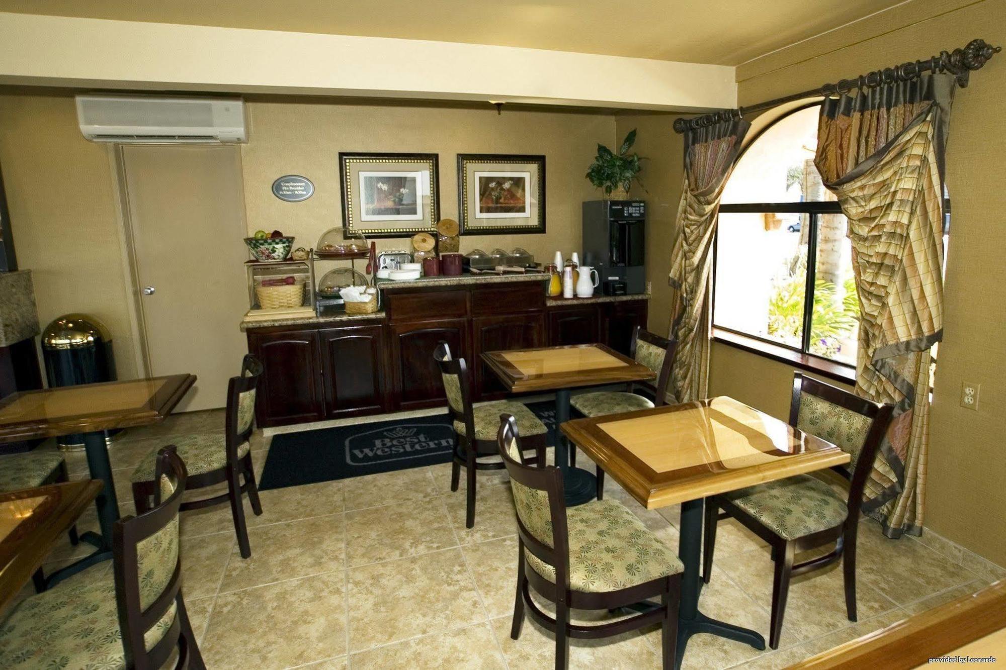Western Alamitos Inn&suites 3*
